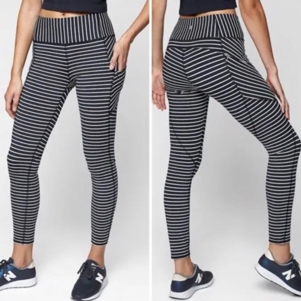 EUC Athleta stripe contender 7/8 powerlift leggings blue white